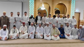 أمجاو بريس : توزيع الجوائز على الفائزين في مسابقة تجويد القرآن الكريم بمسجد بدر بأمستردام .