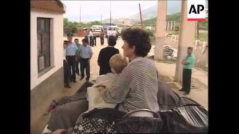 YUGOSLAVIA: KOSOVO: FAMILY RETURN HOME