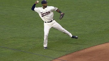 CLE@MIN: Nunez makes a miraculous backhanded stop