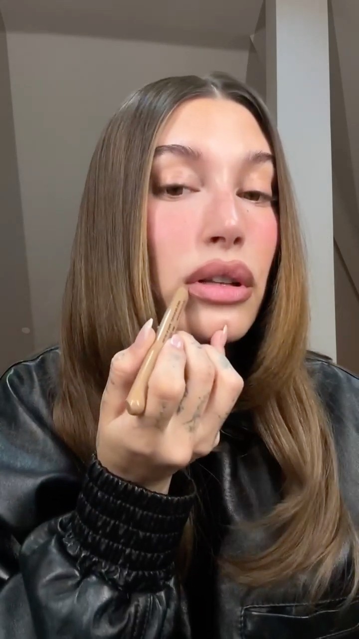 Hailey Bieber's Lip Contour Tutorial