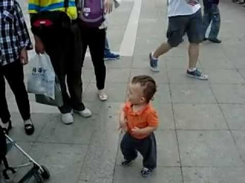 Half Chinese babies are famous in China