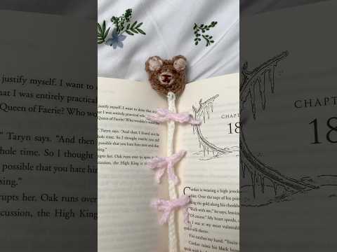 #crocheting a cute #coquette bear bookmark🎀#crochet #cute #cottagecore #booktok #crochettutorial (video tutorial)
