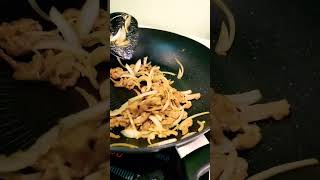 Stir -fry onion with sliced pork in oyster sauce food shorts cooking