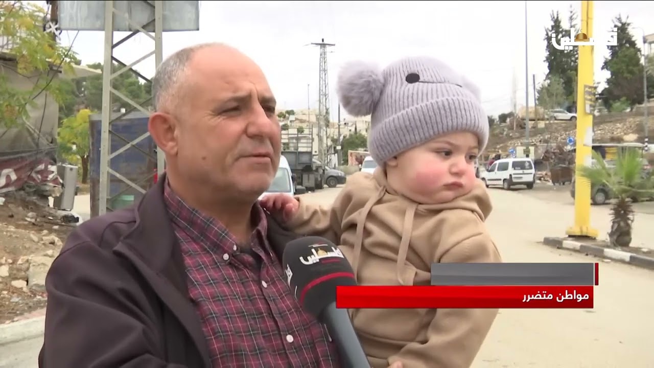 قوات الاحتلال تهدم منزل الشهيد مهند العسود في بلدة إذنا غرب الخليل