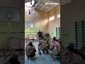 Скрипка український військовий та Ніч яка місячна у зруйнованому обстрілами спортзалі Shorts Скрипка український військовий та Ніч яка місячна у зруйнованому обстрілами спортзалі Shorts