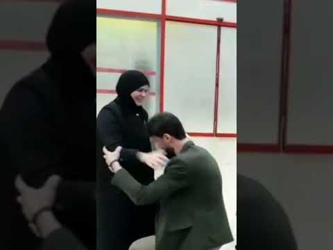 شاب سوري يلتقي بأمه بعد غياب ٨ سنوات مؤثر حزين
