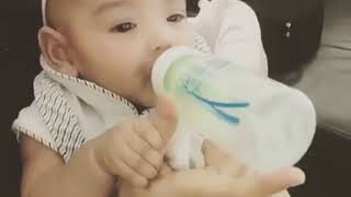 “Eh, Kenapa Botol Susu Kejap Keluar Kejap Masuk Ni? Oh, Terlupa Boomerang.” Siti Aafiyah