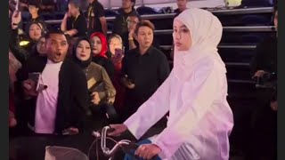 Anak Erra Fazira Awie U0026 Ziana Zain Berlakon Di Konsert Sembilu The Reunion multiple Angle