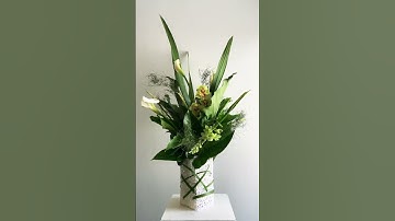 Thumbnail of White and green flowers | sympathy arrangement | Sydney florist | de Marie | 시드니 플로리스트 | 드 마리