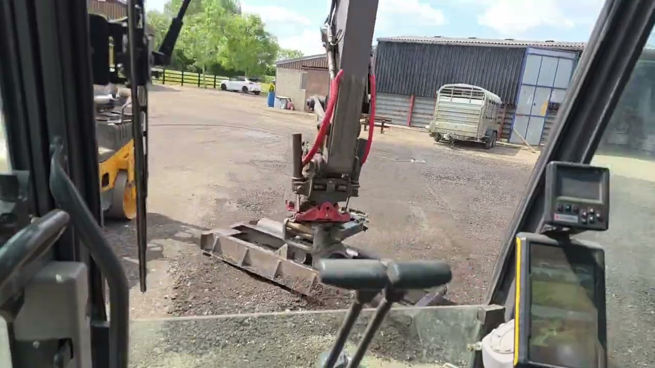 Spreading road planings