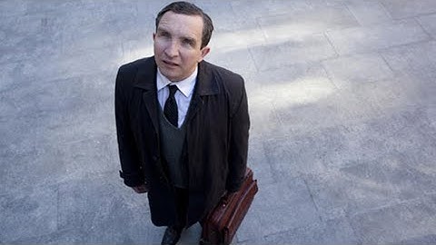 孤独死をみおくり続ける男の姿に胸打たれる感動作／映画『おみおくりの作法』予告編