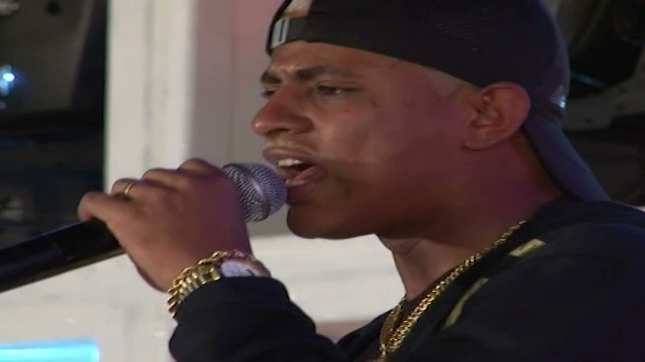 Tumtitum É Furacão - MC Tevez  ( Dvd FURACÃO 2000 Clima dos Bailes)