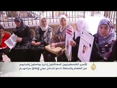 الأسرى مستمرون باضرابهم ودعوات لاطلاق سراحهم