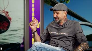 Co v seriálu Devadesátky nesedí: Kleopatra, mafie a kluby