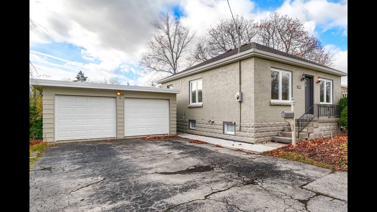 484 Cumberland Avenue, Burlington, Alaa Yousif and Celene Chotai Home