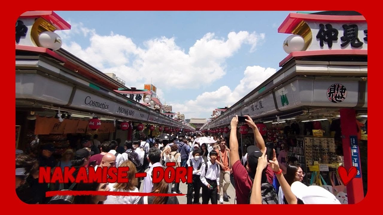 NAKAMISE the busiest shopping street to the SENSO-JI temple in the ASAKUSA district of Tokyo, JP