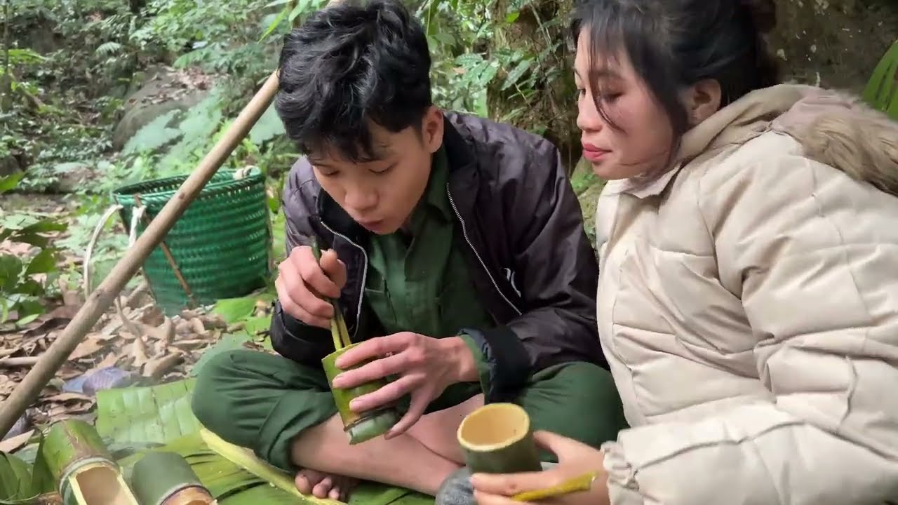 TIMELAPSE: 1 Year of Couple Building a Life in the Forest - Building Bamboo House - Daily Life