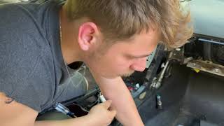 How to Remove a Pontiac G8 or 9c3 Console from a junkyard car to use in your 9C1 2011-2013 Caprice