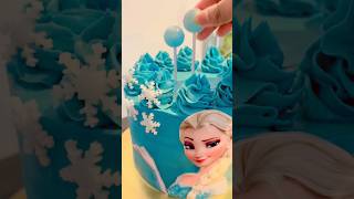 Decorating Frozen theme cake #frozen #elsa #cake #birthdaycake #cakeshorts #snow #frozencake #olaf