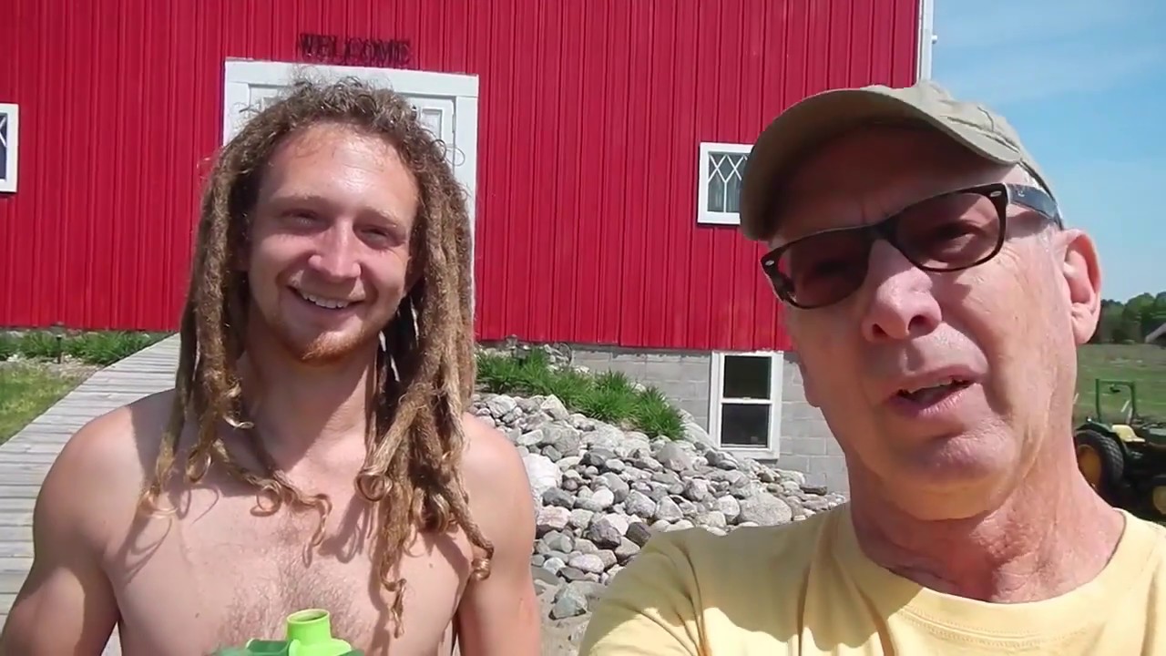 Young Millennial Nomad Lives Off Grid - Abandons Suburban Roots - Truck Camper Life