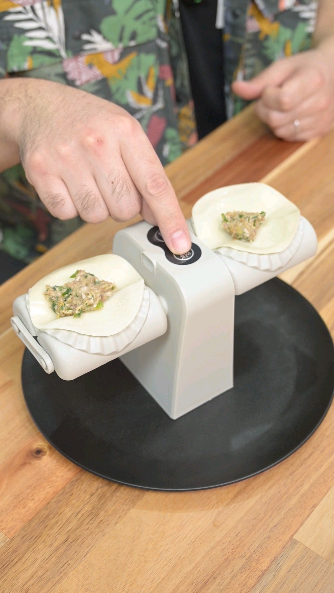 Here's the upgraded Chinese dumpling wrapping machine #shorts
