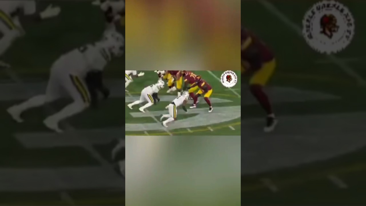 Micah Parsons Laremy Tunsil doing a Hulk Hogan in NFL 