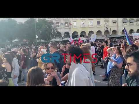 Θεσσαλονίκη: Πλήθος κόσμου στην Αντιπολεμική Συναυλία στην πλατεία Αριστοτέλους (2)