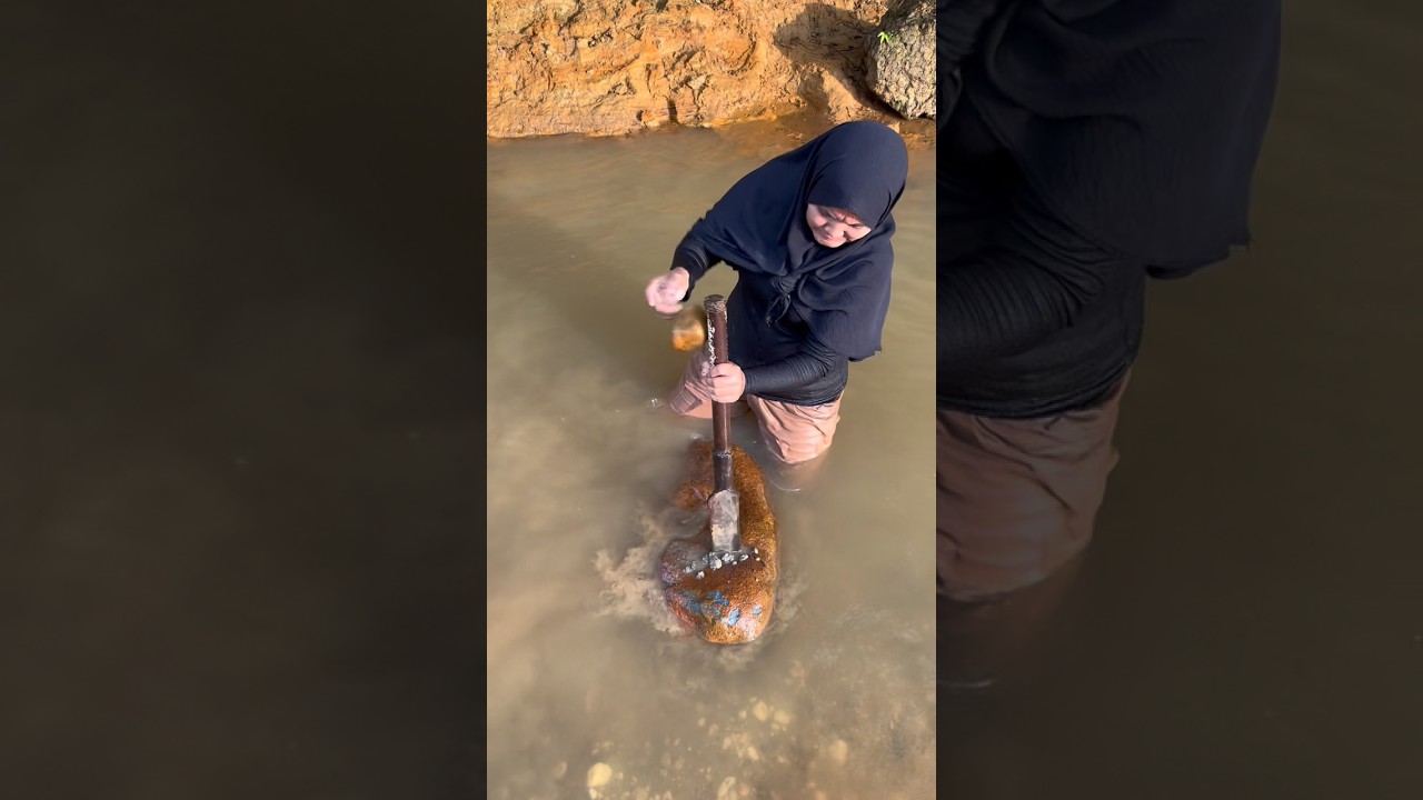 wow,,😱😱!! Finding Gold in River Sand?! Nature's Treasure!💰 februari 2025⚒️
