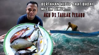 Babak-Belur Melawan Ombak Besar Saat Badai Demi Sesuap Nasi