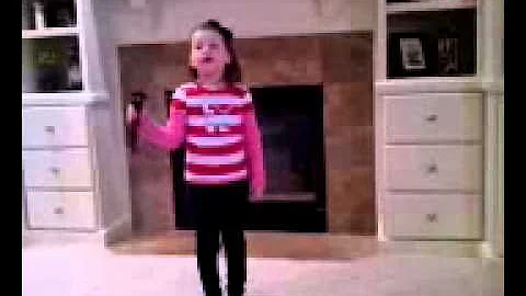 Lola Porter sings Suzy Snowflake
