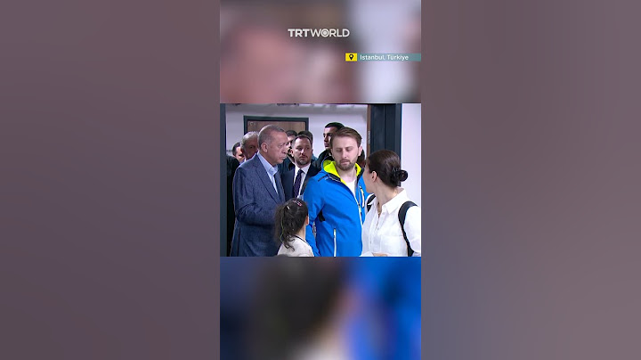 Voter surprised to notice Erdogan waiting behind him in line