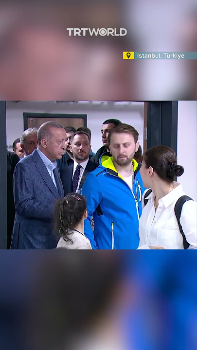 Voter surprised to notice Erdogan waiting behind him in line