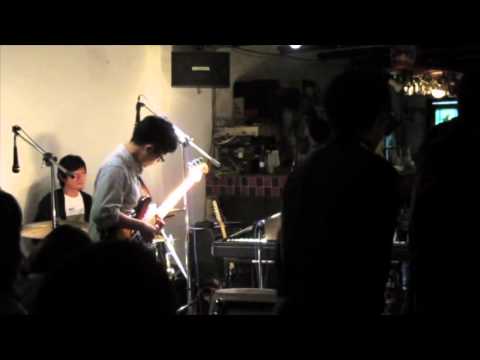 A-len Yue好"涼"爽 : Walking Alone
