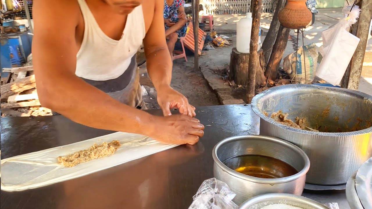 $1 MYANMAR STREET FOOD -  (ပလာတာ) ROADSIDE BURMESE PALATA PARATHA
