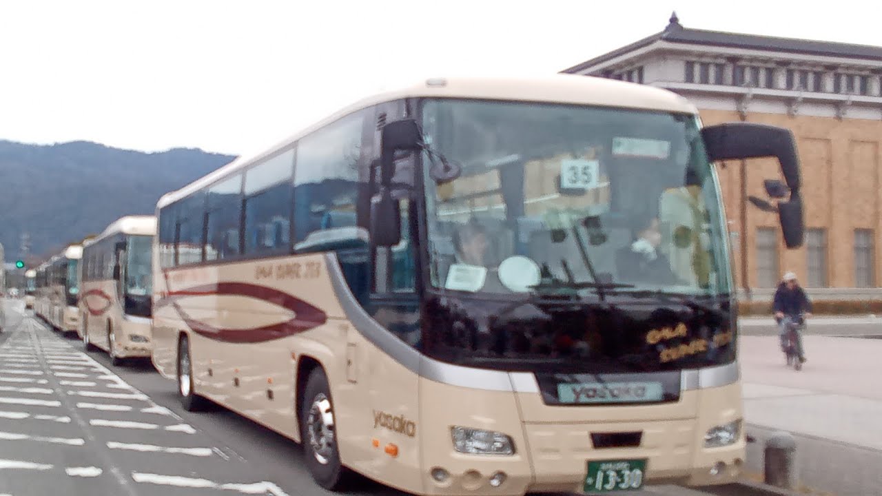 京都マラソン終了後途中でリタイアした選手をゴール会場の平安神宮前まで運んだヤサカ観光バス いすゞガーラ 令和8年2月15日 撮影