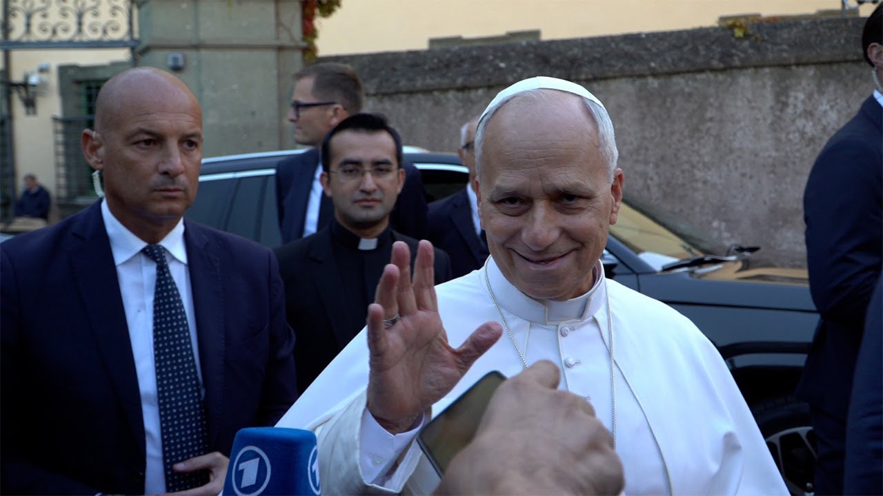 2025 10 07 Il Papa risponde alle domande dei giornalisti a  Castel Gandolfo