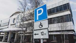 50 нефтеюганских автолюбителей оштрафовали за парковку на местах для инвалидов