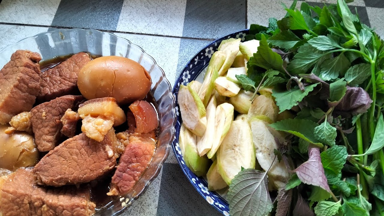 Món Thịt Kho Riệu Ăn Kèm Với Rau Ăn Hoài Không Ngán#buacomquenha - YouTube