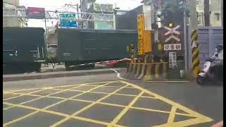 7501次貨列雙守車通過德興路平交道(湖口同好拍攝)