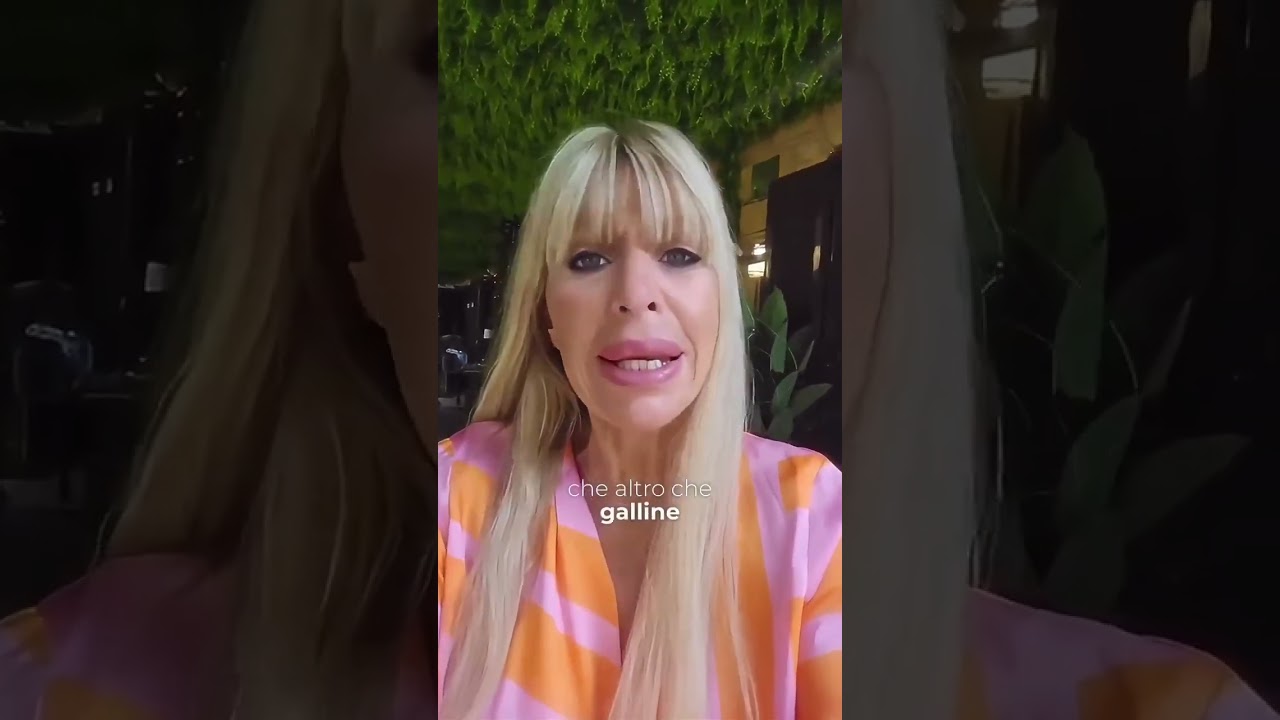 Alessandra Mussolini e le piume da gallina per la sua festa