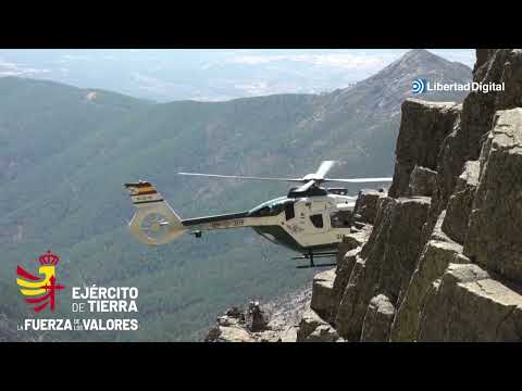 El Ejército de Tierra rescata un helicóptero de la Guardia Civil accidentado en la Sierra de Gred