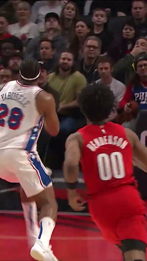 Yabusele with the POSTER in transition! ?