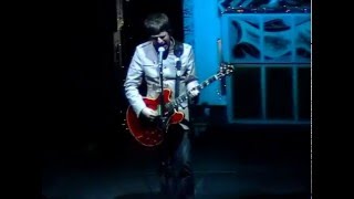 Oasis - Oslo Spektrum 2006 - Adidas shoe thrown onstage + 2 songs live