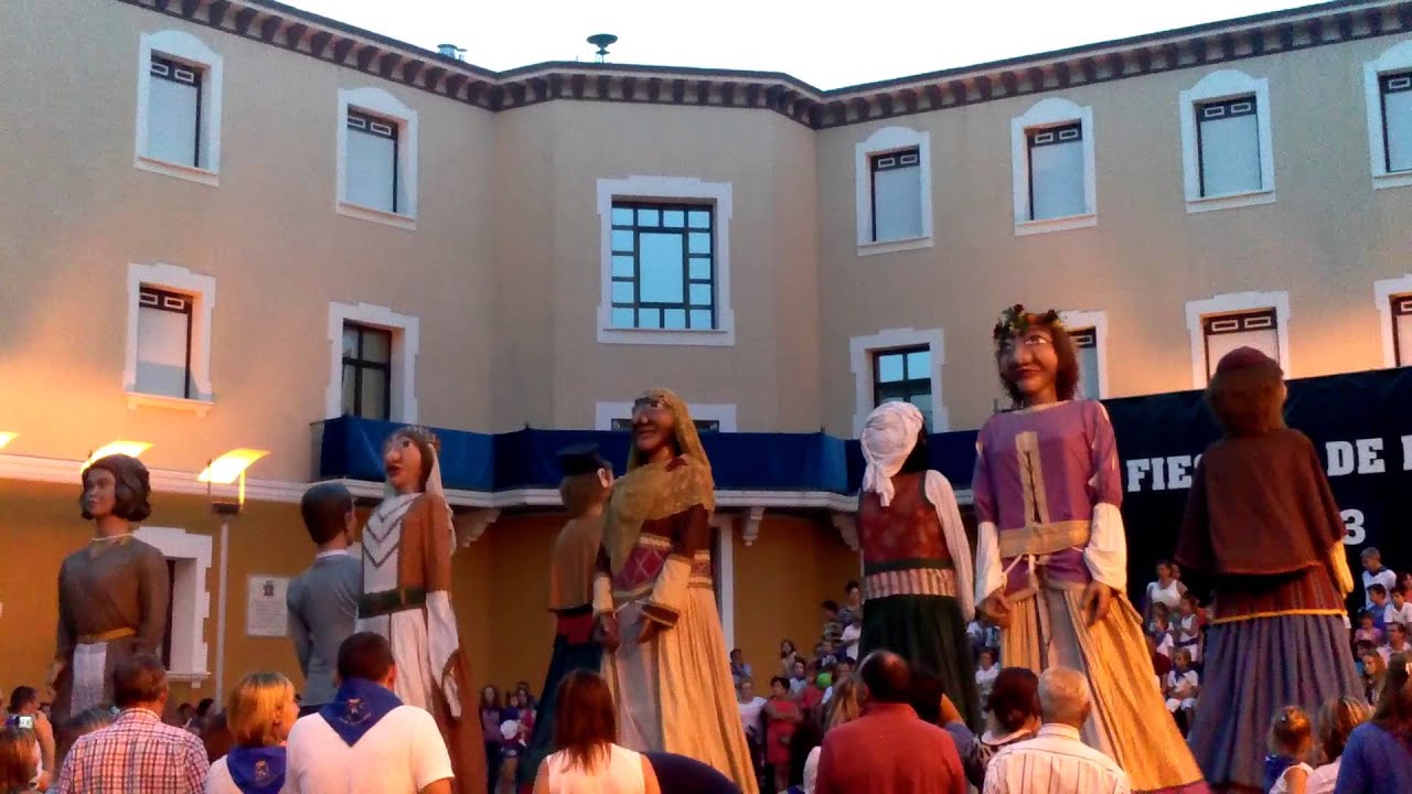 Gigantes de Ejea  Fiestas de la Oliva 2013