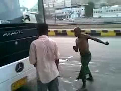 مجنون في المكلا