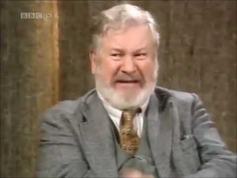 Peter Ustinov's Anecdote About Alec Guinness Playing Hitler