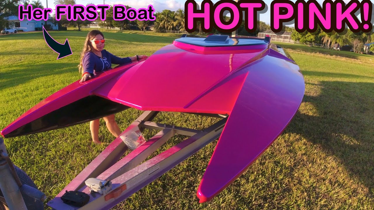 WE PAINTED HER BOAT HOT PINK! ( DIY BACK YARD PAINT JOB ) IT LOOKS