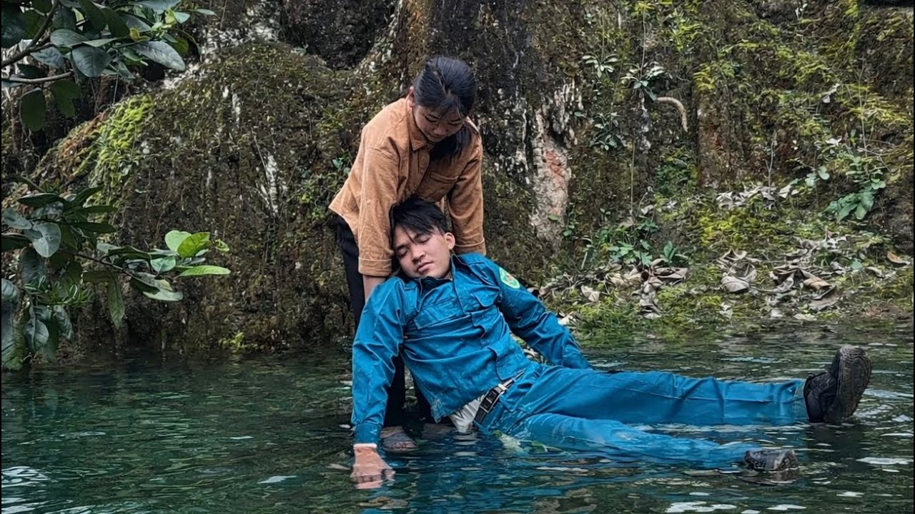 Полицейский, оказавшийся в опасности, к счастью, был спасен бедной девушкой, которая отвела его