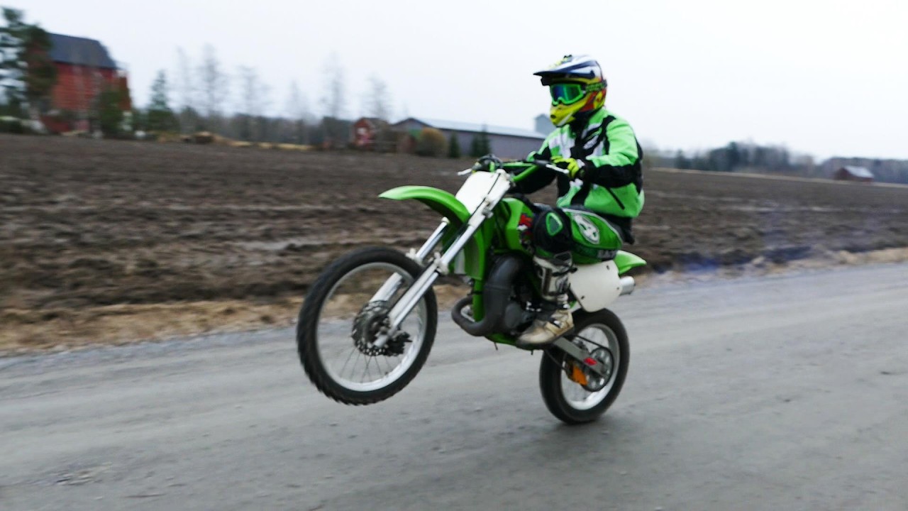 Kawasaki KX80 - Epic Two Stroke Sounds (Raw) - YouTube
