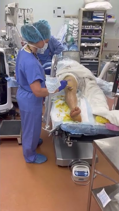 Cleaning the leg before knee replacement surgery